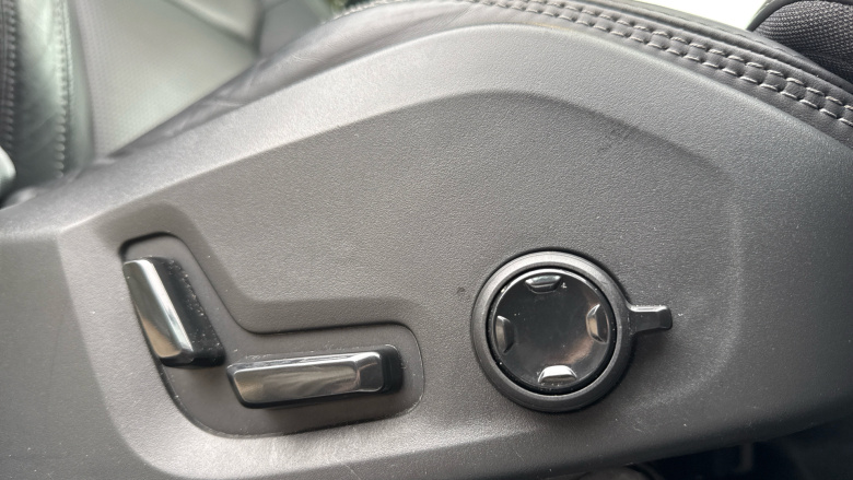 Volvo XC60 2.0 B5P Ultimate Dark 5dr AWD Geartronic Petrol Estate